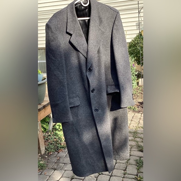 Men’s H Leishman lined virgin wool grey trench coat. 
42R in pristine condition - Picture 1 of 11